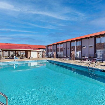 Ramada By Wyndham Bowling Green Exterior foto