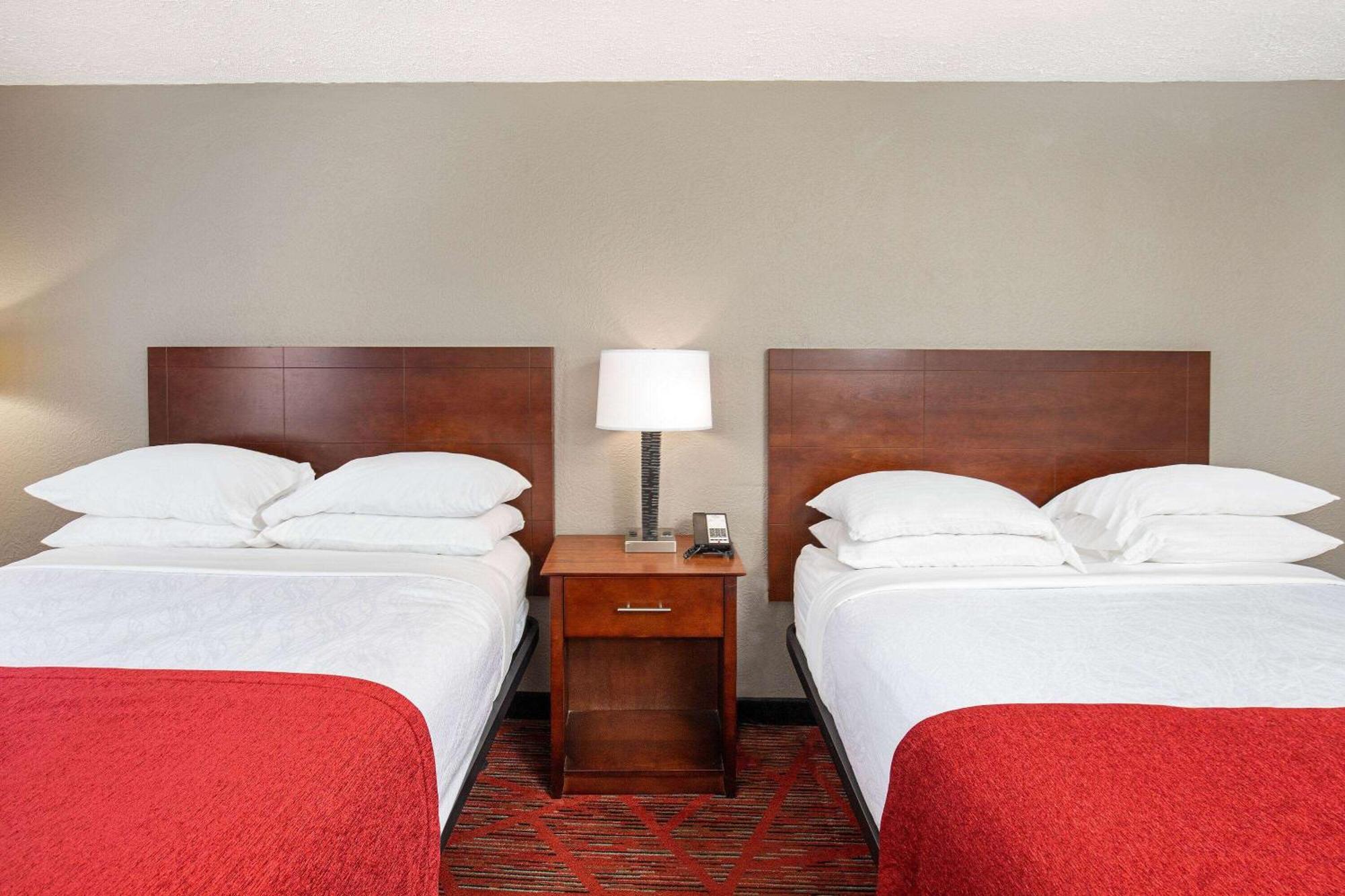 Ramada By Wyndham Bowling Green Exterior foto