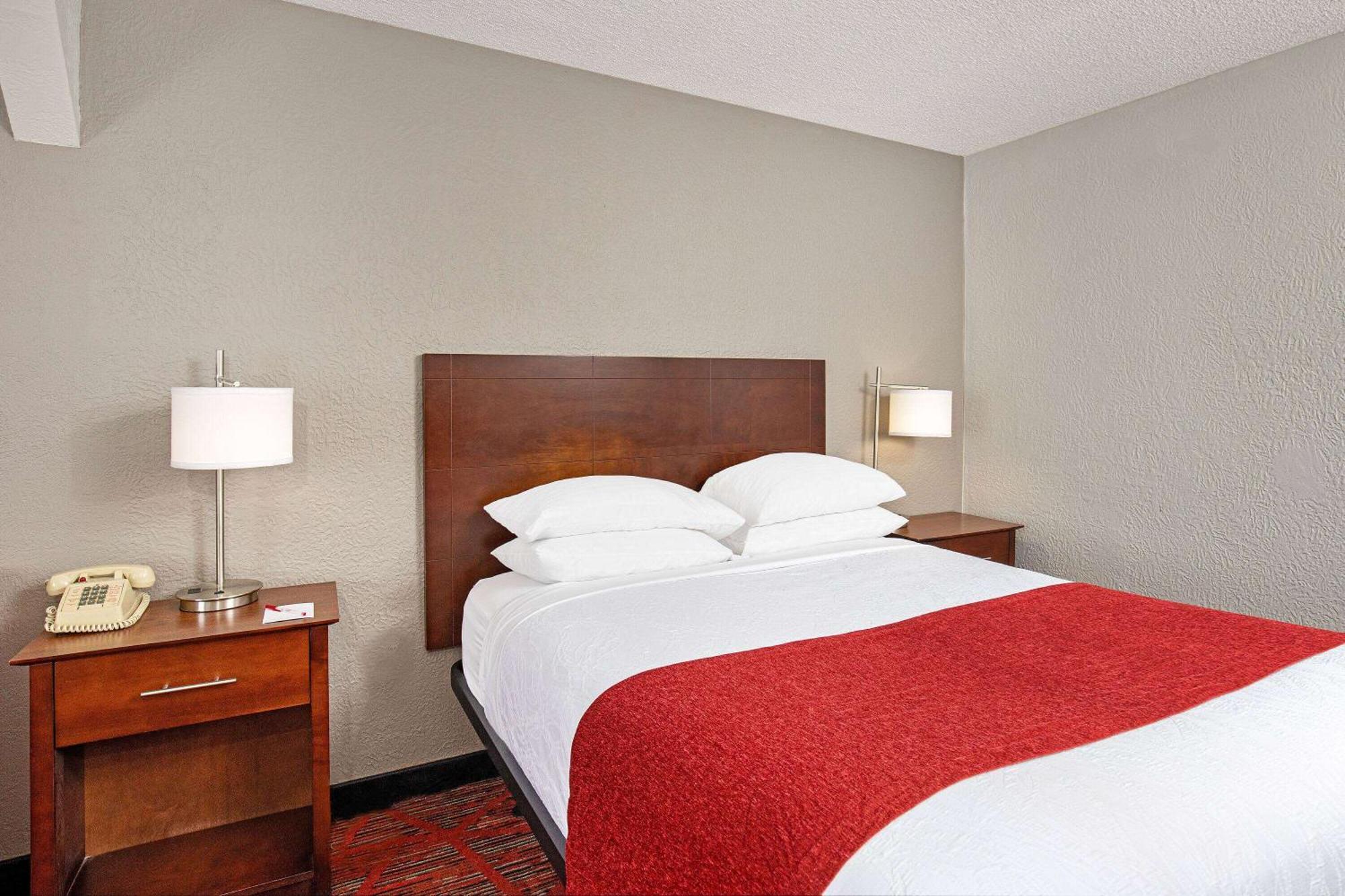 Ramada By Wyndham Bowling Green Exterior foto
