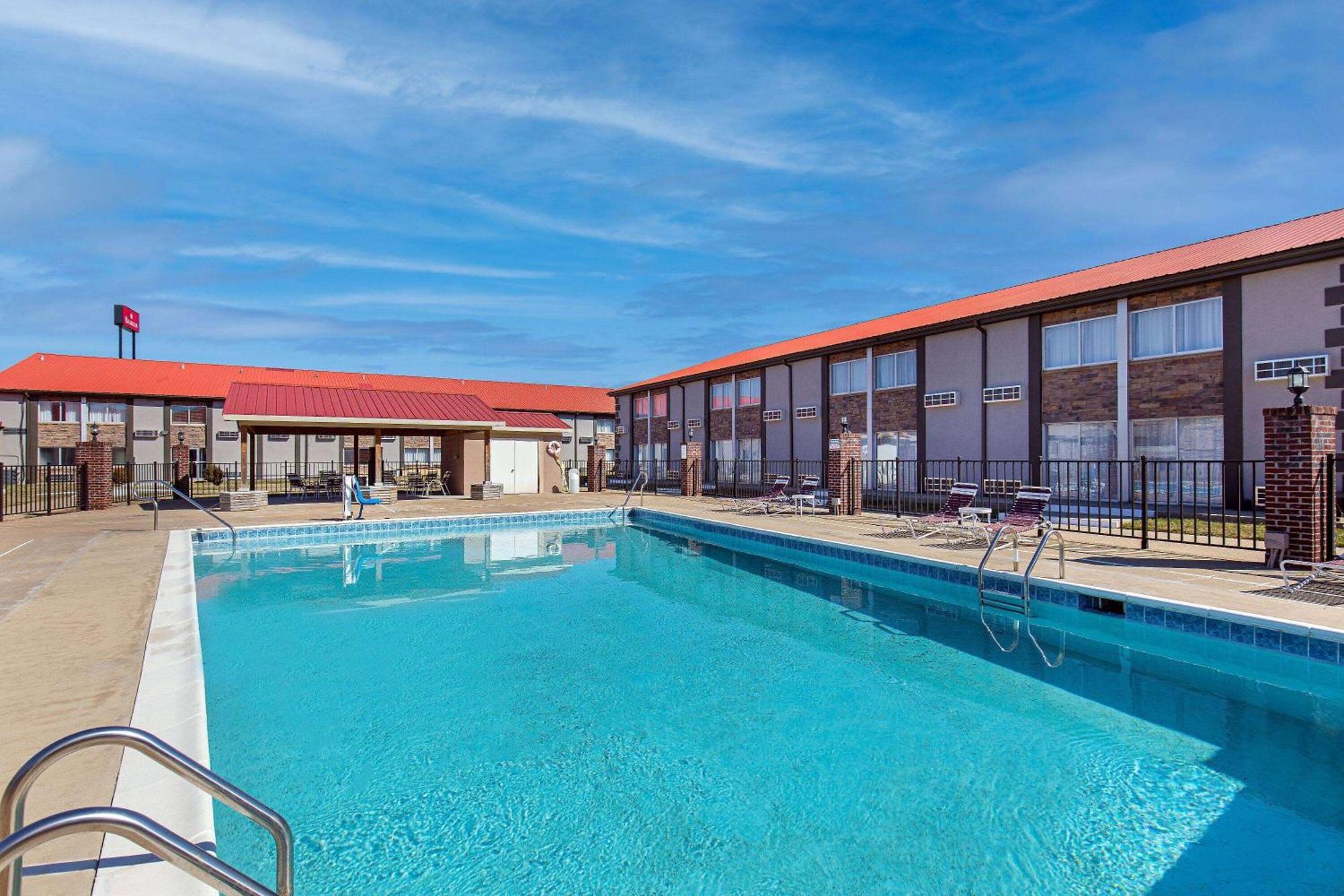 Ramada By Wyndham Bowling Green Exterior foto