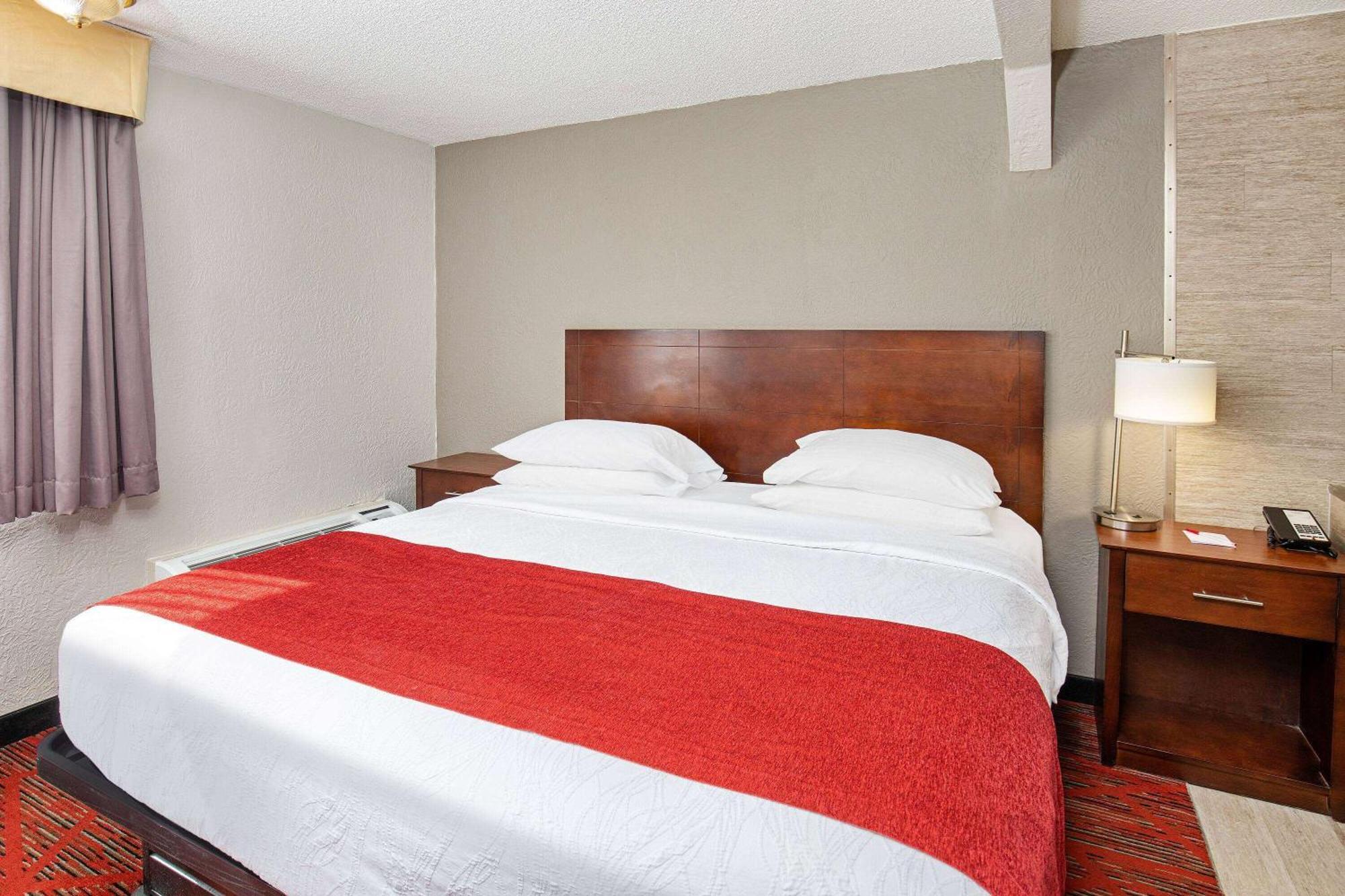 Ramada By Wyndham Bowling Green Exterior foto