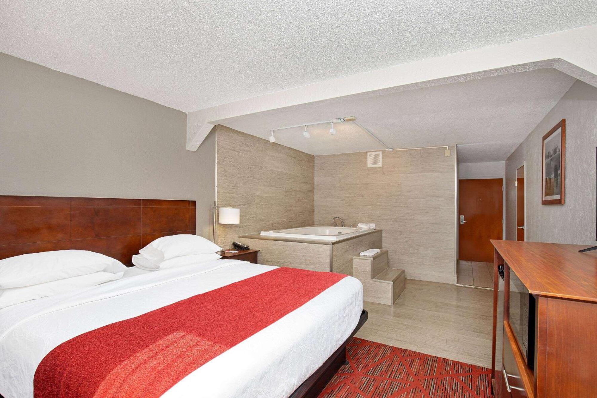 Ramada By Wyndham Bowling Green Exterior foto
