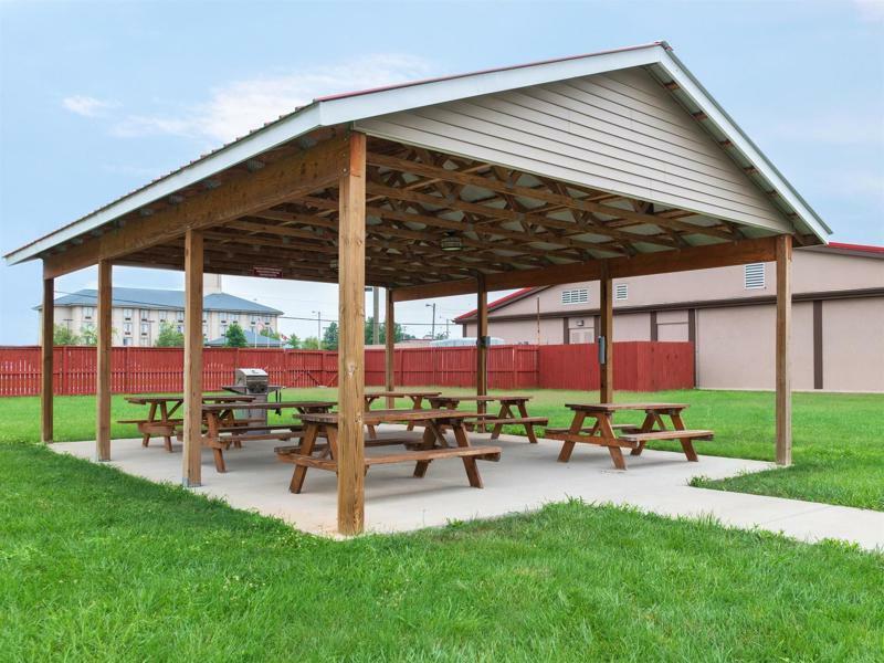 Ramada By Wyndham Bowling Green Exterior foto